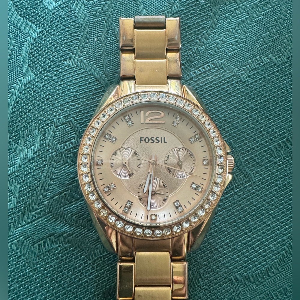 Rose gold fossil watch